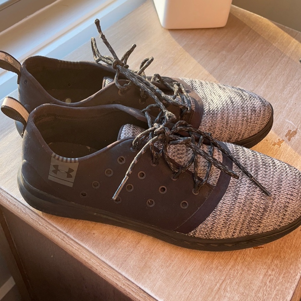 Black/grey Under Armour shoes